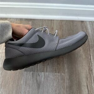 Nike Roshe Mesh Gray Black Casual Sneakers Comfy Size 8 8.5